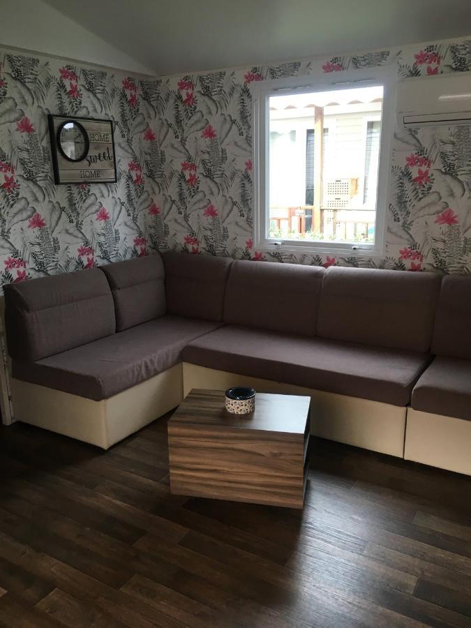 Frejus Tout Confort, Climatisation,Linge De Lit Et De Toilette, Coffre Fort, Ventilations Au Plafond Chambres Et Wifi Possible Exterior photo